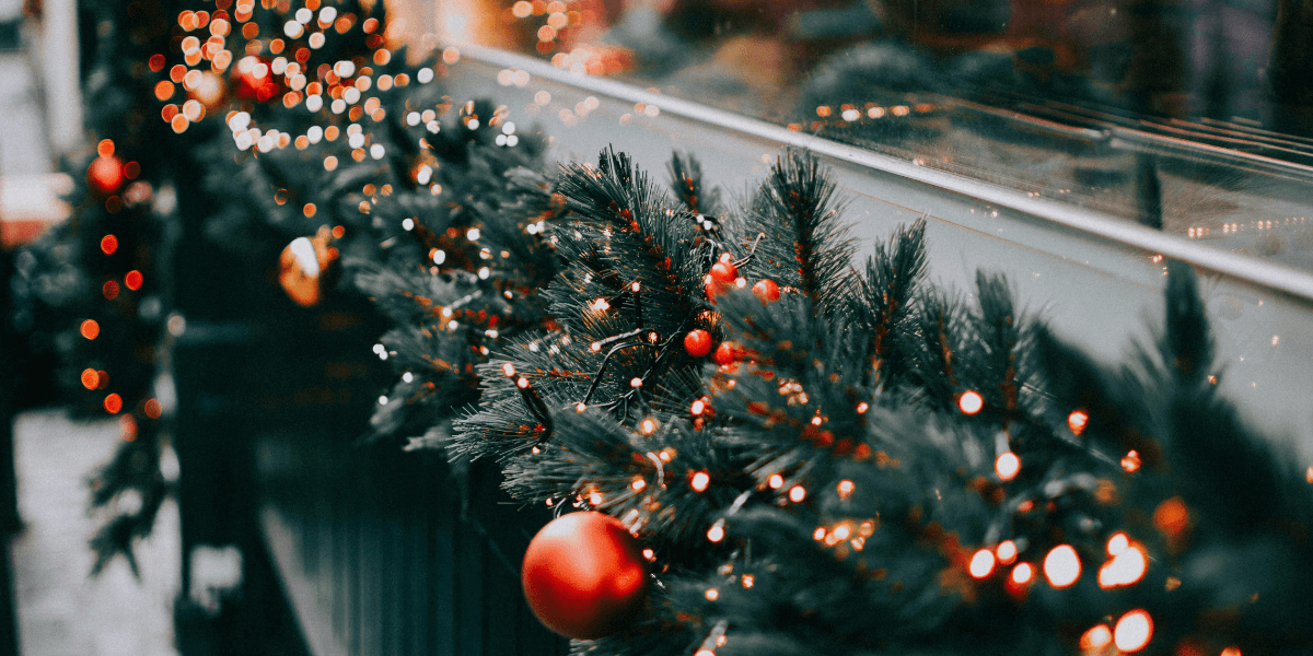 rental-friendly Christmas decorating